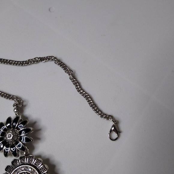 Vintage Metal Flower Necklace Adjustable 18 To 21 Inches - Picture 5 of 13